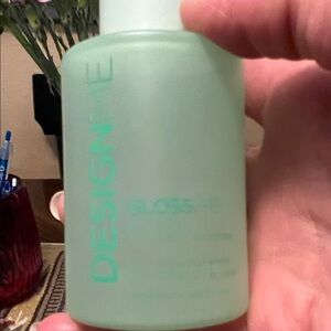 SOLD-Design.Me Gloss.Me Hair Serum in Light Green Bottle